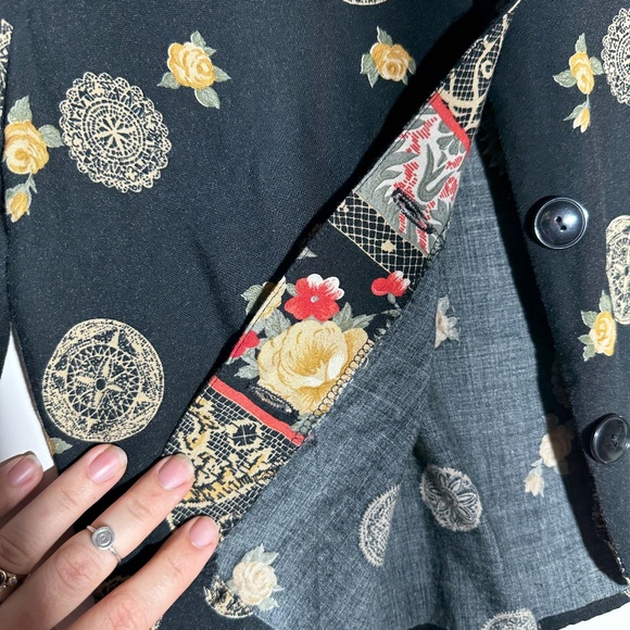 Adorable 90's Crop Top with Large Black Buttons and Rayon Paisley Pattern - Picture 4 of 5